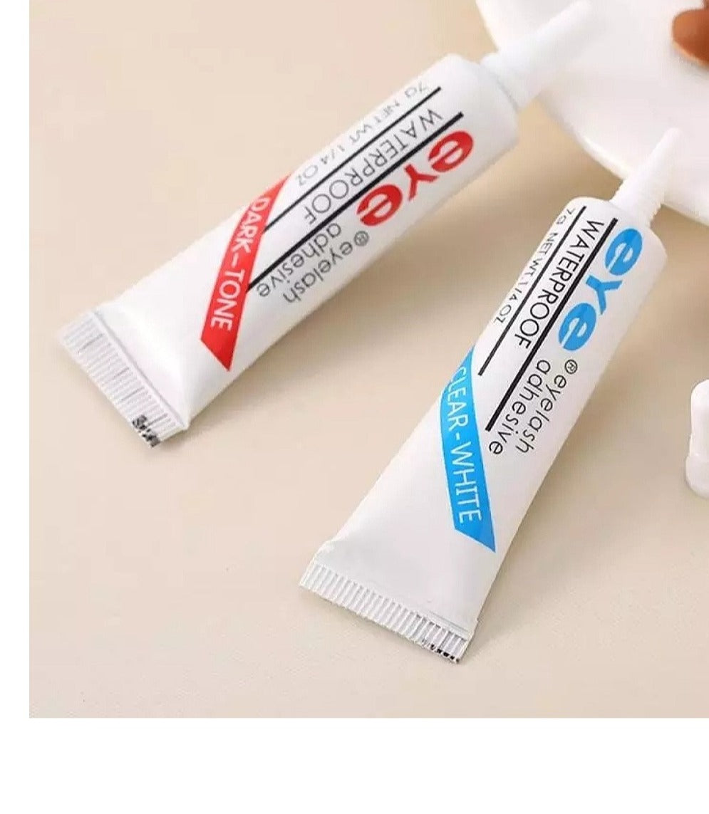 Colle pour cils imperméable couleur noir et blanc